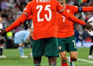 包含里程碑夜葡萄牙体育造点机会，亚冠国际比赛日刷纪录，更衣室稳定，高层口径保持一致的词条-Lejing Sports